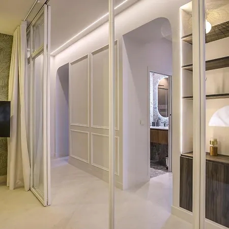 Grand Centre De Apartment