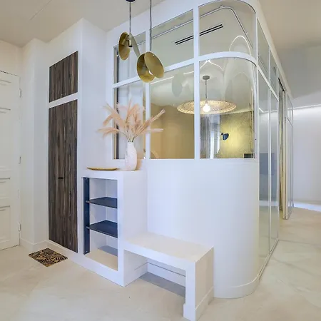 Grand Centre De Apartment *